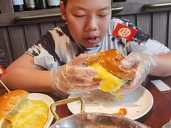拉丝芝士牛肉堡-Bistro 63 创意融合料理(广粤天地店)