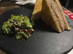 -HIGH FIVE哈福手工汉堡(桂林路店)