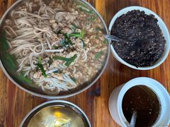 -正宗杨记普洱酸醋米线(总店)