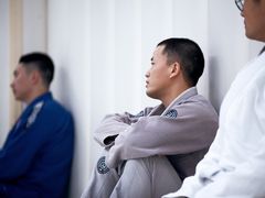 -菠萝格斗巴西柔术训练馆