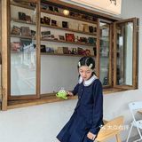 树下，一杯咖啡一本书。