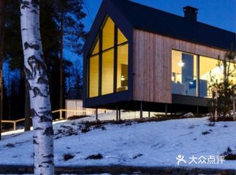 三个旧谷仓改建设计多角度雪景度假屋