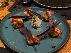 煎虾配紫薯泥薯片及姜味柠檬汁-AZUL by FUEL蓝色·法式酒馆(琶醍店)