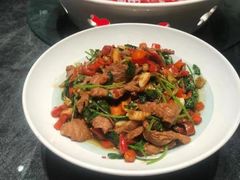 小炒黄牛肉-湘小馆剁椒鱼头(金帝商务大厦店)