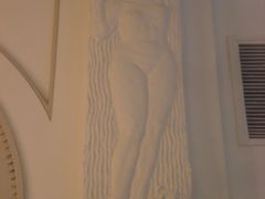 二楼东大厅北侧墙面裸女浮雕-上海花园饭店