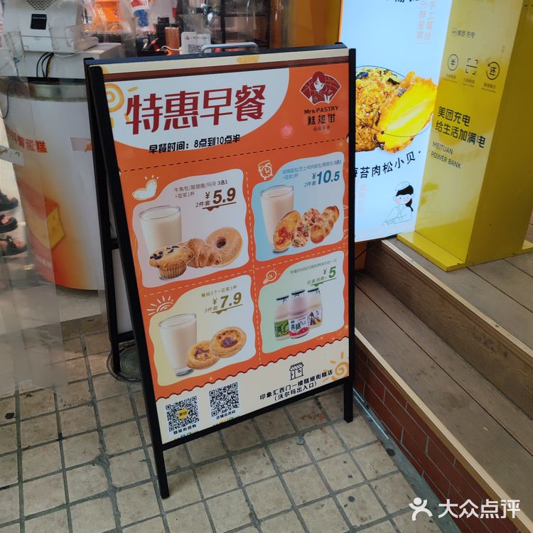 其貌不扬，但口感惊艳的咸蛋黄蛋糕