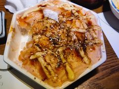 赤焰满铺三文鱼丼-二丁目食堂(铁西万象汇店)