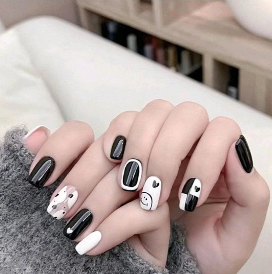 简约黑白配可爱系美甲款式