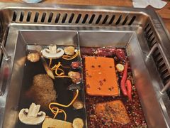 -吴氏老牌坊云南鱼豆花火锅店(通江街店)