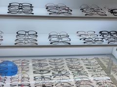 -美式眼镜·授权蔡司.依视路.尼康.豪雅.明月(南翔印象城店)