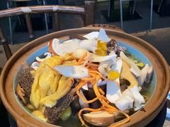 -饱嗝·小炒云南菜·见手青乌鸡汤锅(来凤街国创园店)