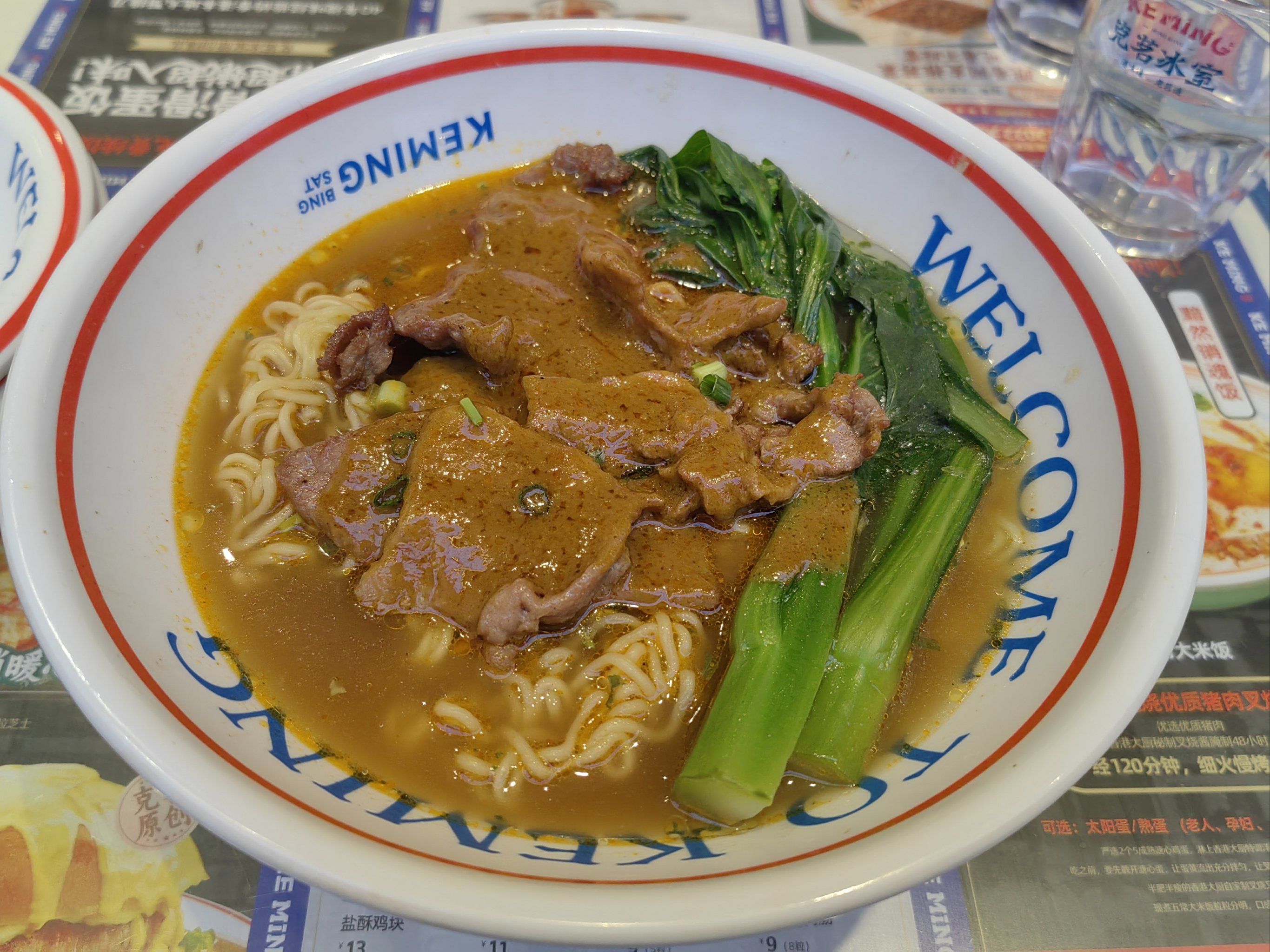 一碗份量满满的沙嗲牛肉面,我真爱了,有荤有素