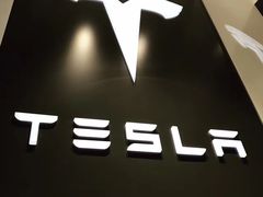 -TESLA 特斯拉(上海太古汇体验店)