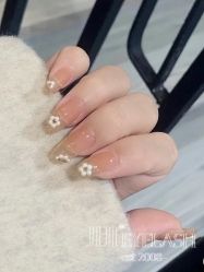 -吉吉靓甲美睫