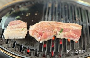 Fruit-flavored Thick-cut Black Pig Rib and Pork Belly (Must-try)