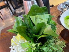 -虾弄弄海派小龙虾·牛羊蝎子火锅