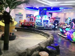 -反斗乐园π·电玩·高空拓展·蹦床(龙华天虹店)