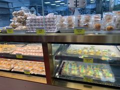 面包甜点陈列柜-鲍师傅糕点(百盛西南商都店)