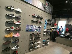 -阿迪达斯(武林银泰三叶草店)