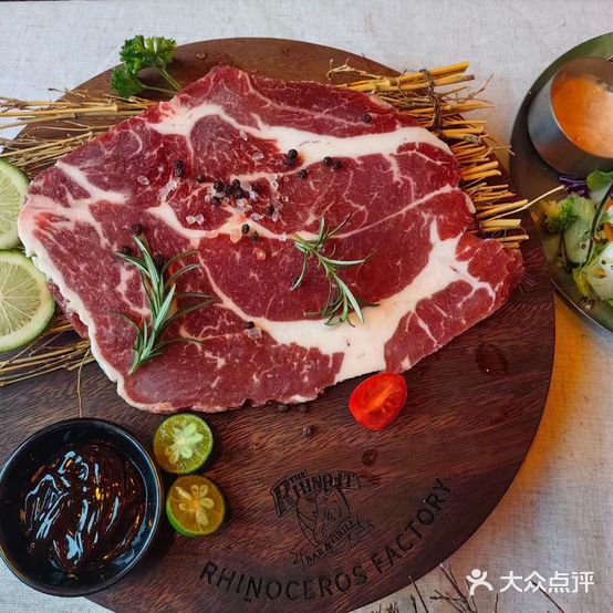 犀牛工厂靠肉酒咖