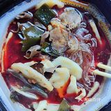 肉的包装袋一打开有股臭臭的味道，吃起来就没有了