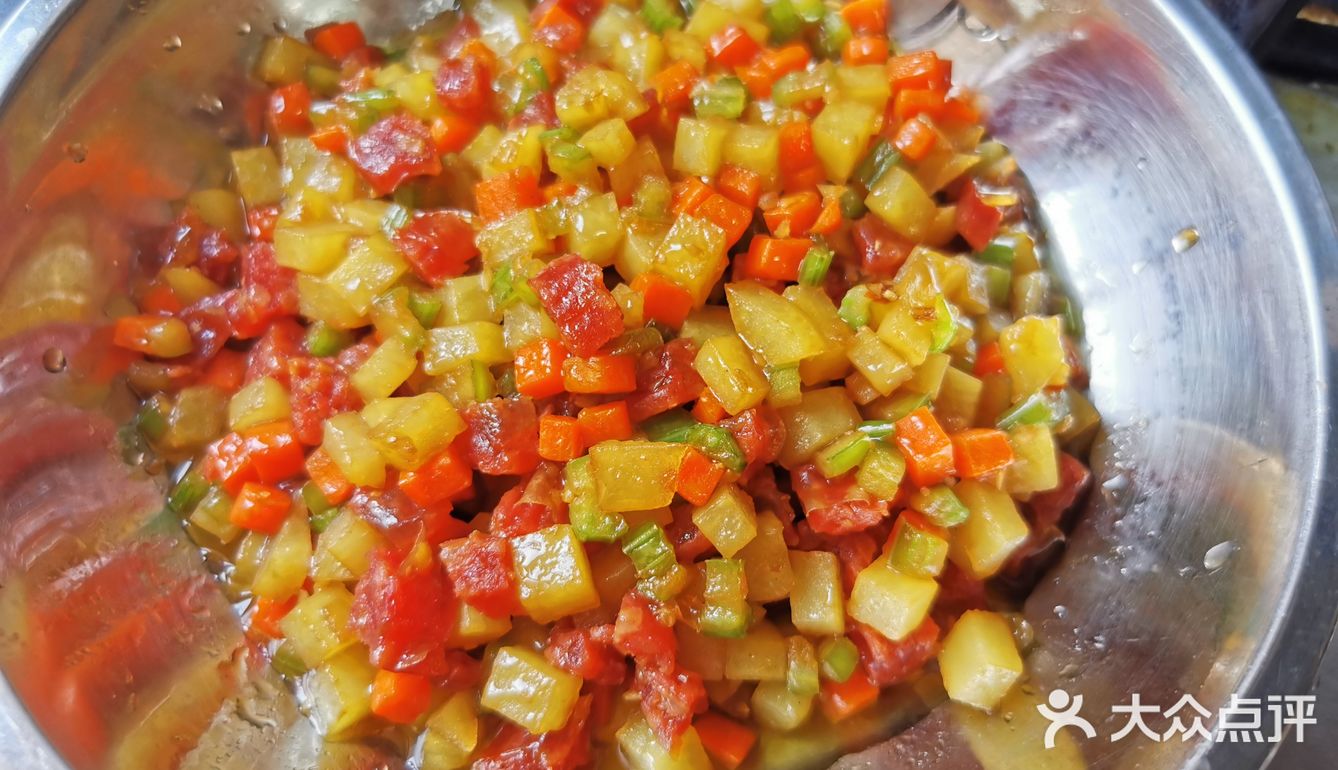 超级营养美味的香肠土豆西芹丁蛋炒饭