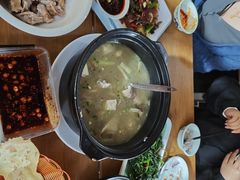 -土砂锅生态山庄·非遗砂锅雅鱼