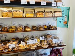 面包甜点陈列柜-雀食面包店(钟楼店)