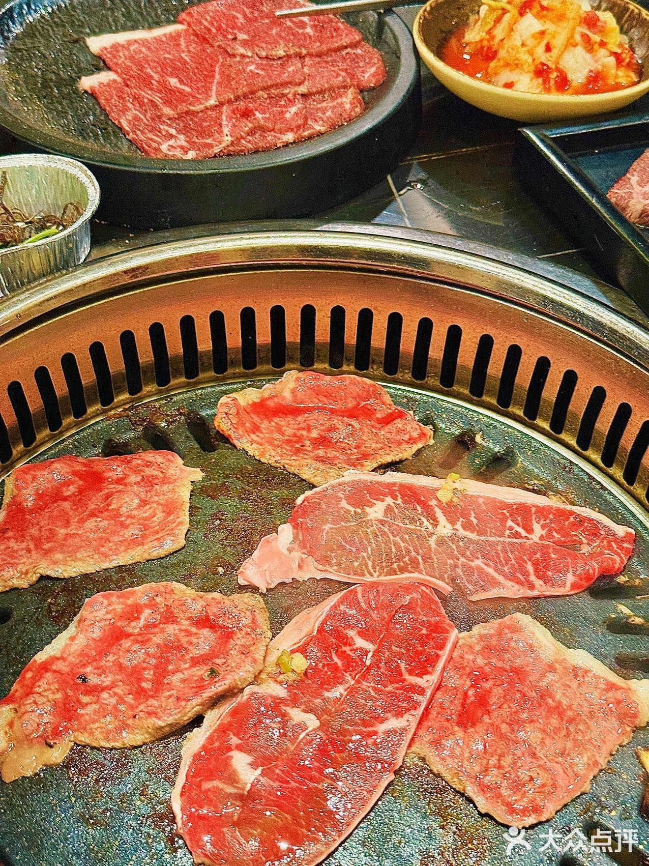 今天npy神神秘秘带我来了公厕旁边吃烤肉……