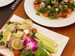 -Chom Cafe and Restaurant