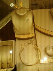 P05-02-13_10.03-菜百首饰店(通州贵友店)