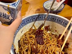 八宝辣酱面-沪西老弄堂面馆(定西路店)