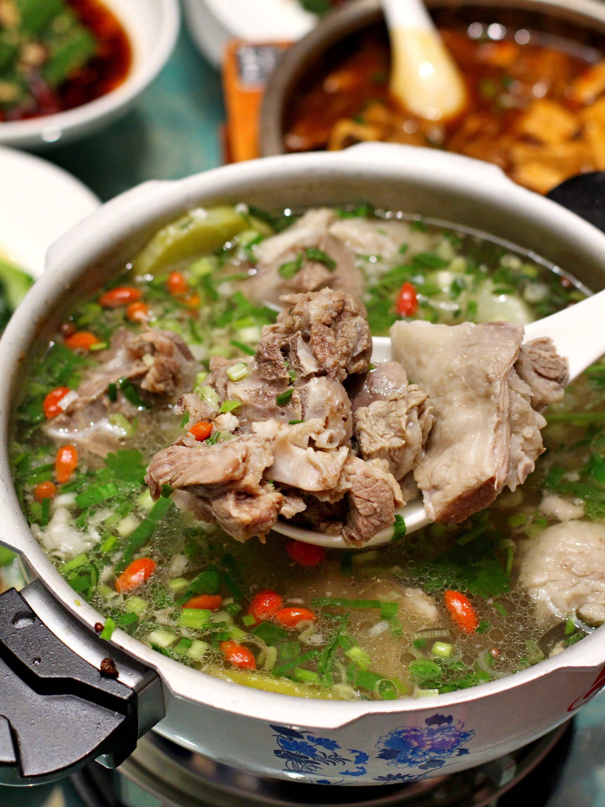 秋冬季节来清真宁夏印象吃正宗手抓羊肉啦