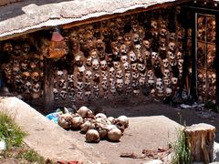 -比如骷髅墙景区