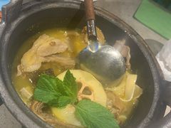 酸木瓜炖牛腩-半山腰·云南菜(侨福芳草地店)