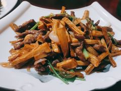 茶树菇炒鹿柳-鹿鸣春饭店(总店)