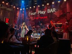 -FOUR PLAY BAR