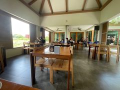 -Chom Cafe and Restaurant