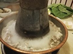 -洞庭洲·防空洞火锅·烧烤·铜锅涮肉(新百广场店)