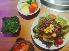 蔬菜沙拉和水果-丸藏和牛烧肉专门店(园区师惠坊店)