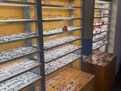 -优医视平价眼镜蔡司依视路折扣工厂店(十里堡店)