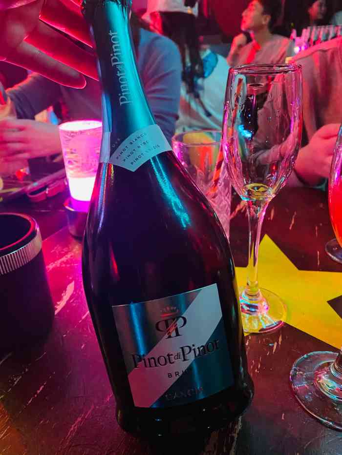 mosso音乐酒吧·live house(南京西路店)-"俗话说 周五不喝酒 人生路