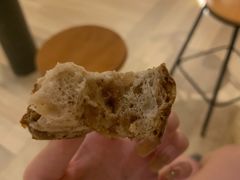 无花果欧包-天井·丑面包搭咖啡