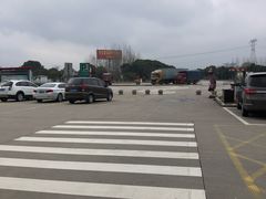 -平望服务区·停车场