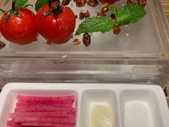 番茄脆菇沙拉-小大董·烤鸭(凤凰汇店)