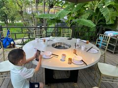 -茅草房·河畔园林火锅