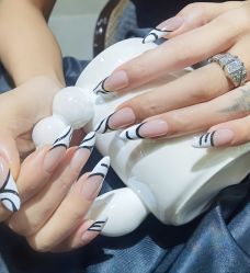 -蜜丝卡伦美甲美睫半永久