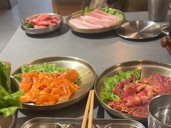-围炉肉舍•炭烤活鳗•丹东海鲜烤肉(步行街店)