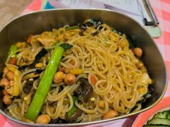 炒三鲜螺蛳粉-老表记广西宵夜螺蛳鸭脚煲(西大店)