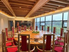 -茅草房·河畔园林火锅